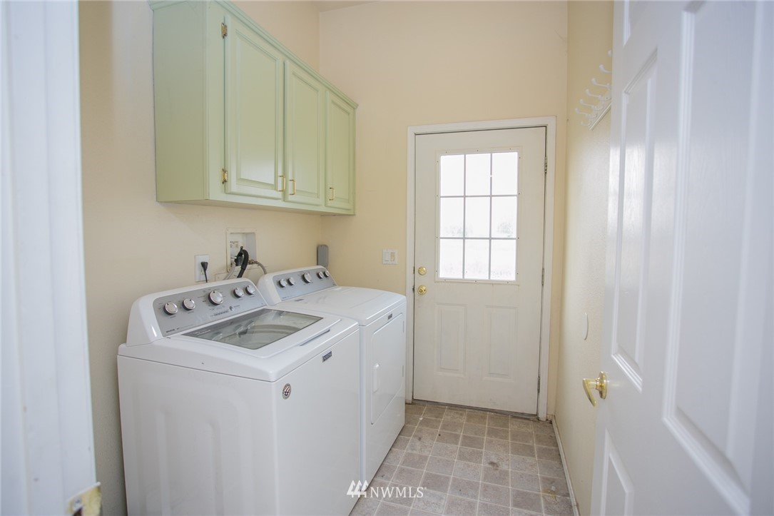 10285 Idano Road Northeast Moses Lake, WA 98837 - Photo 9 of 22 Gallery Image 9