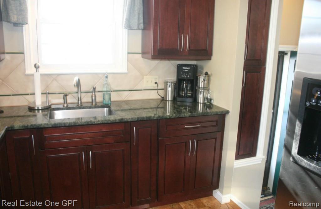 1443 Roslyn Road Grosse Pointe, MI 48236 - Photo 8 of 16 8IMG_8690.jpg