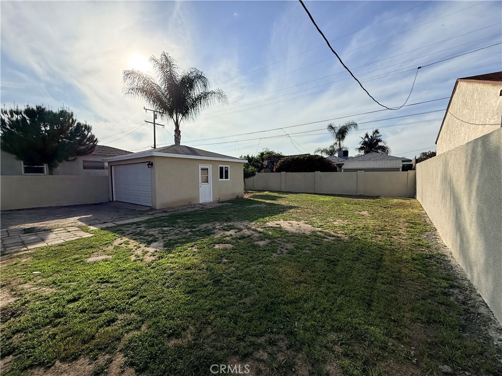 2513 Travers Avenue Commerce, CA 90040 - Photo 6 of 34