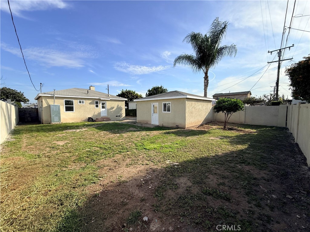 2513 Travers Avenue Commerce, CA 90040 - Photo 7 of 34