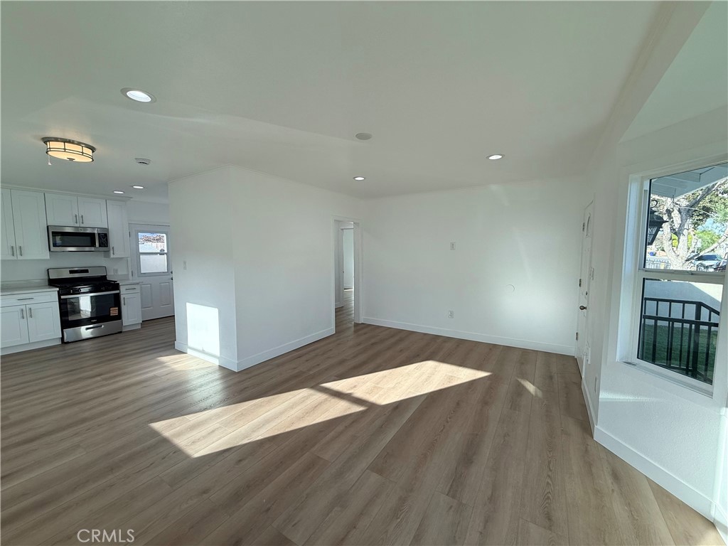 2513 Travers Avenue Commerce, CA 90040 - Photo 10 of 34