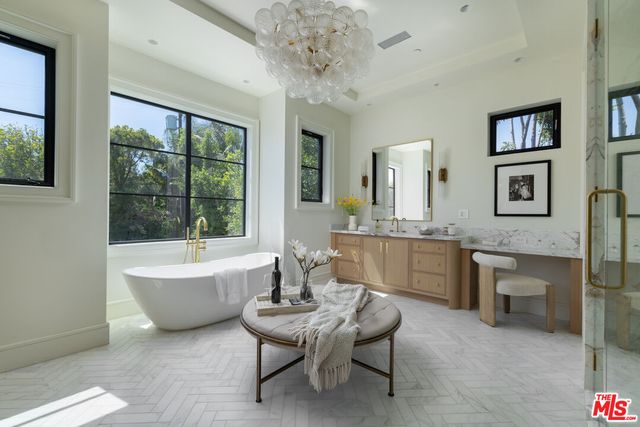 $23,795,000 | 415 North Cliffwood Avenue, Los Angeles, CA 90049