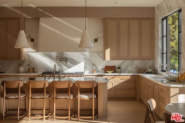 $23,795,000 | 415 North Cliffwood Avenue, Los Angeles, CA 90049