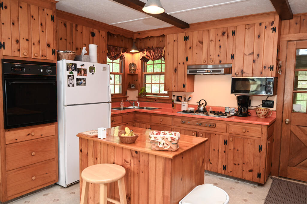 18 Loon Lane Dedham, ME 04429 - Photo 11 of 31 Kitchen