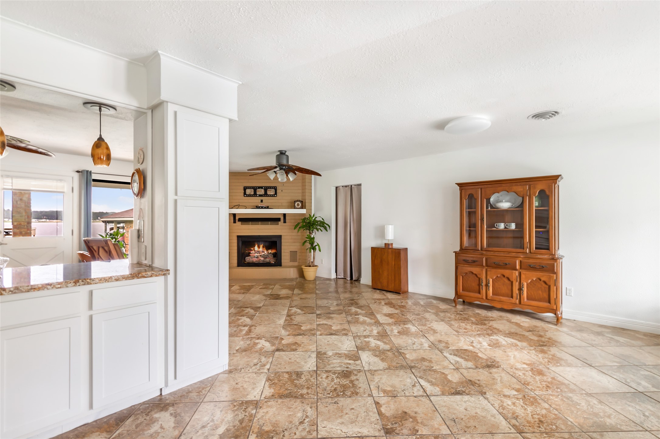 406 Kickapoo Drive Livingston, TX 77351 - Photo 7 of 42