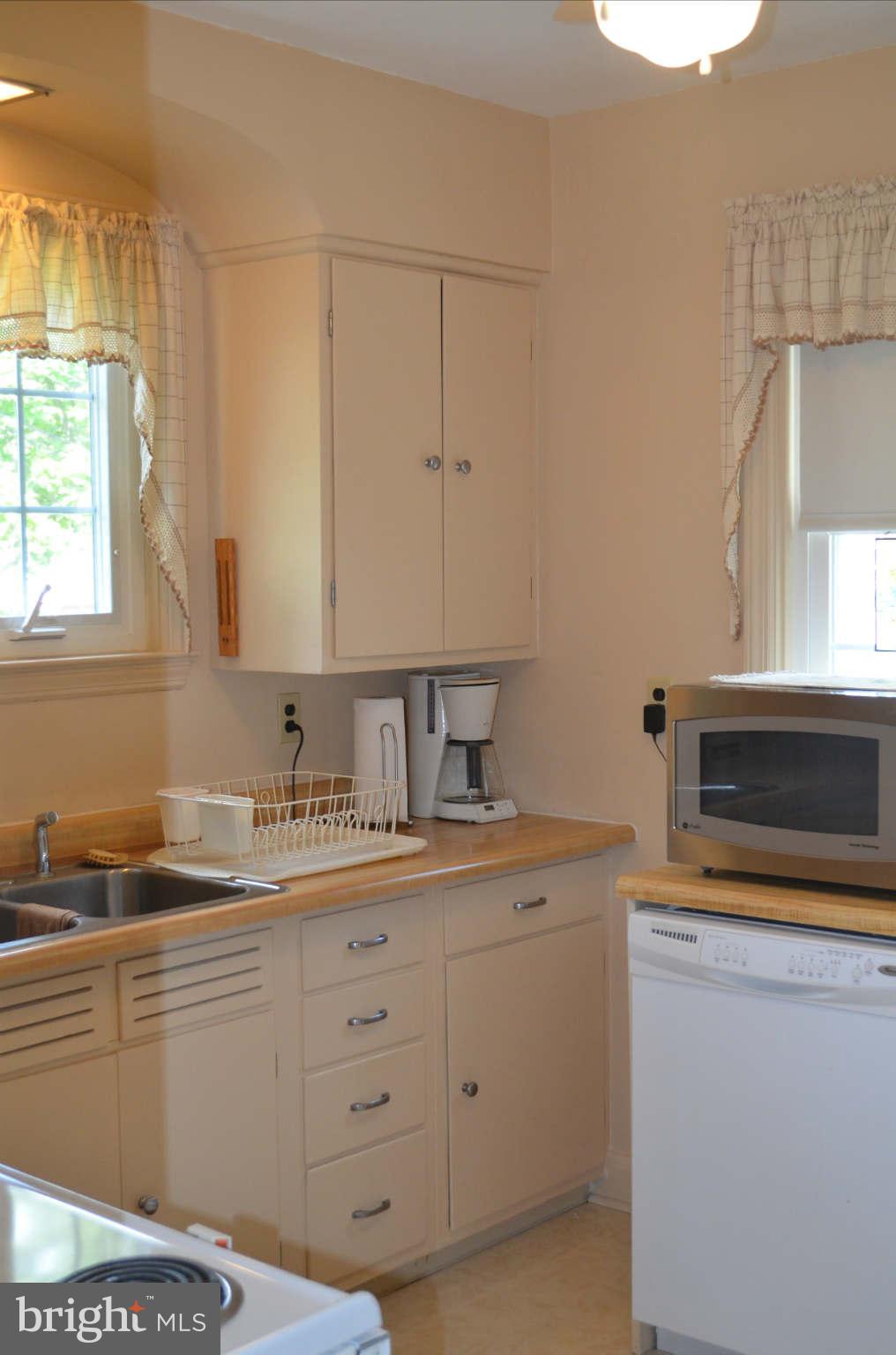 17 Dungarrie Road Baltimore, MD 21228 - Photo 12 of 30 Kitchen