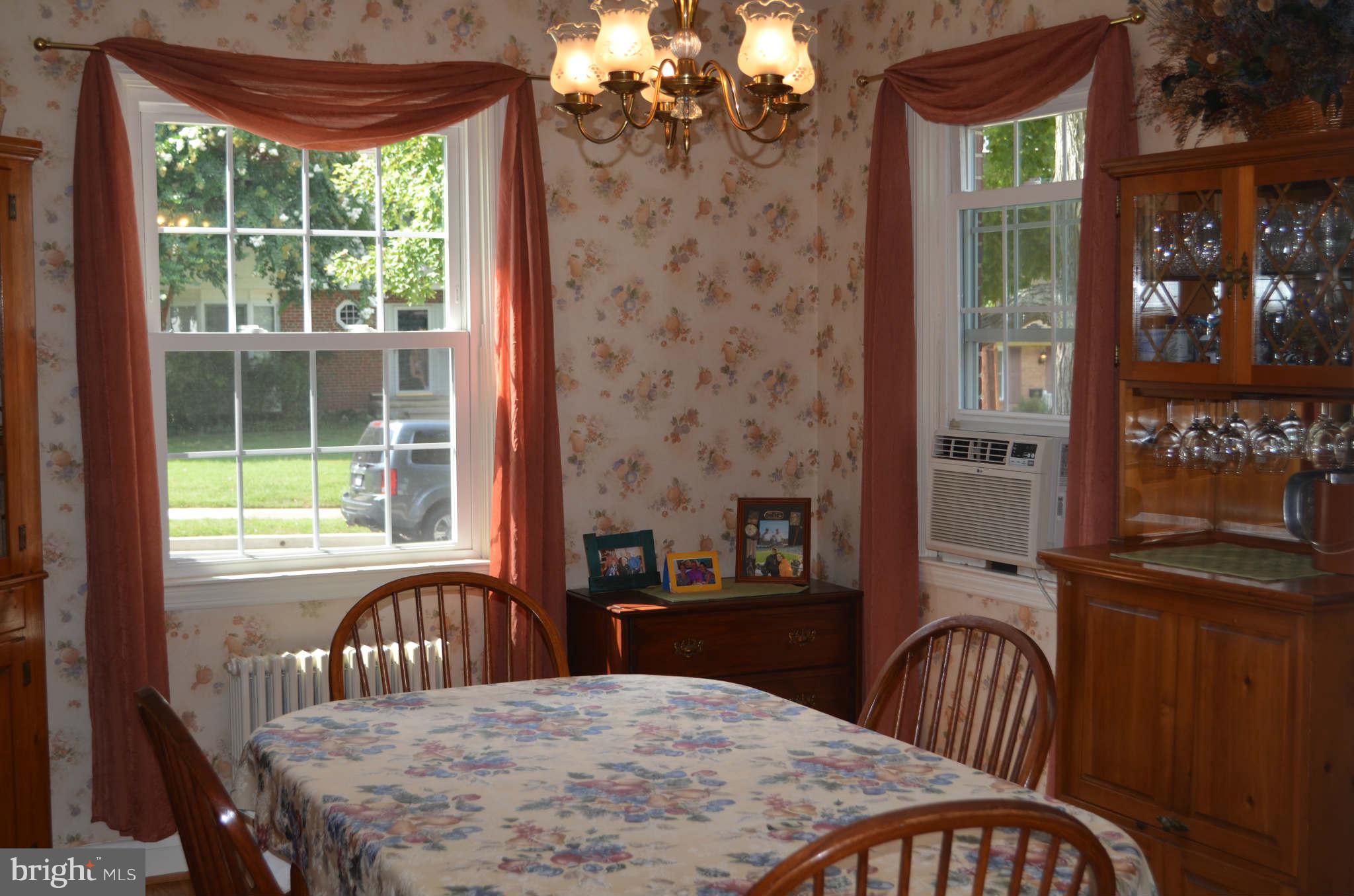 17 Dungarrie Road Baltimore, MD 21228 - Photo 10 of 30 Dining Room
