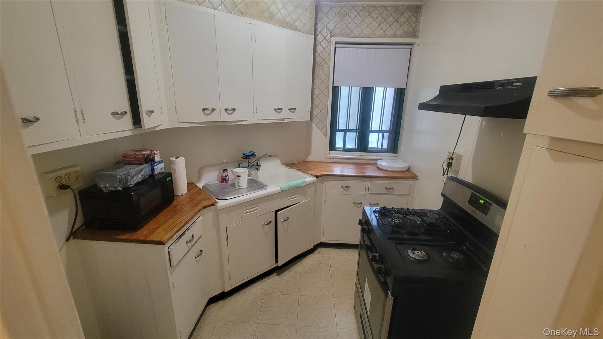1596 Unionport Road, Unit 2E Bronx, NY 10462 - Photo 3 of 7 a kitchen with a sink stove and refrigerator
