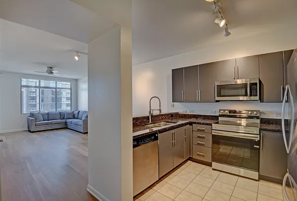 $2,175 | 54 Rainey Street, Unit 1111, Austin, TX 78701