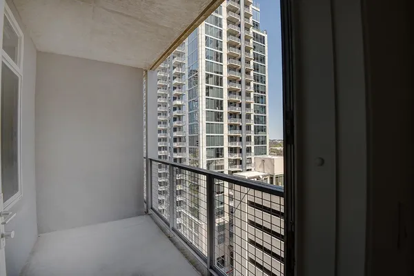 $2,175 | 54 Rainey Street, Unit 1111, Austin, TX 78701