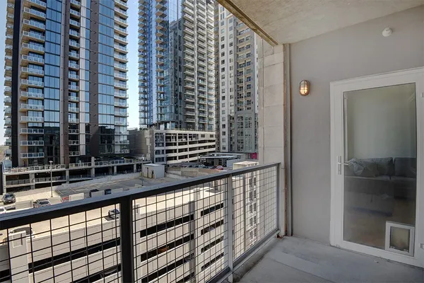 $2,175 | 54 Rainey Street, Unit 1111, Austin, TX 78701
