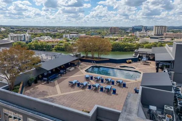 $2,175 | 54 Rainey Street, Unit 1111, Austin, TX 78701
