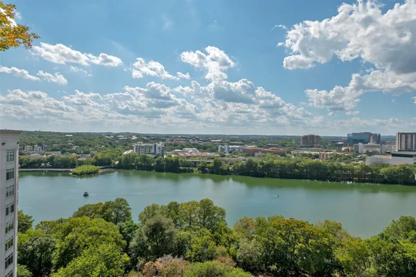$2,175 | 54 Rainey Street, Unit 1111, Austin, TX 78701