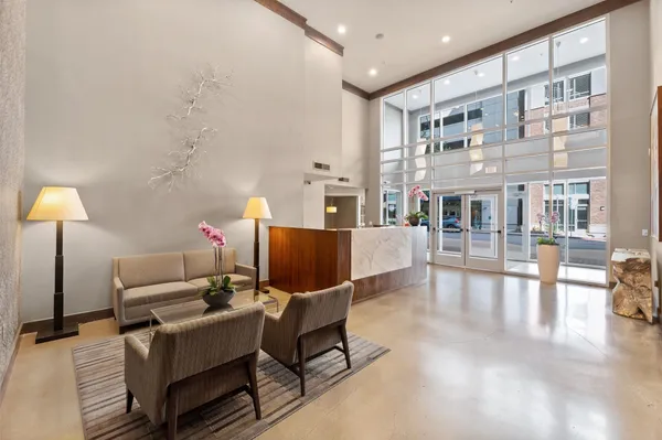 $2,175 | 54 Rainey Street, Unit 1111, Austin, TX 78701