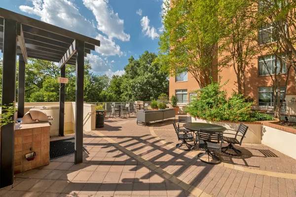 $2,175 | 54 Rainey Street, Unit 1111, Austin, TX 78701
