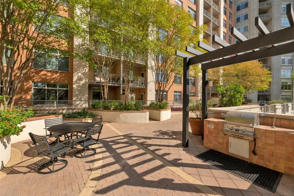 $2,175 | 54 Rainey Street, Unit 1111, Austin, TX 78701