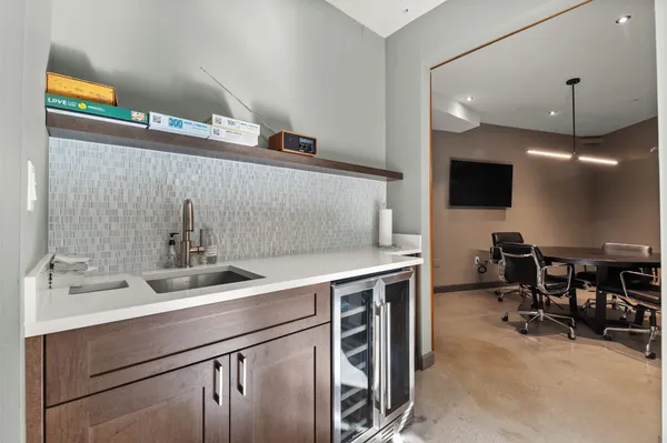 $2,175 | 54 Rainey Street, Unit 1111, Austin, TX 78701
