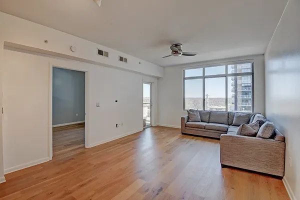 $2,175 | 54 Rainey Street, Unit 1111, Austin, TX 78701