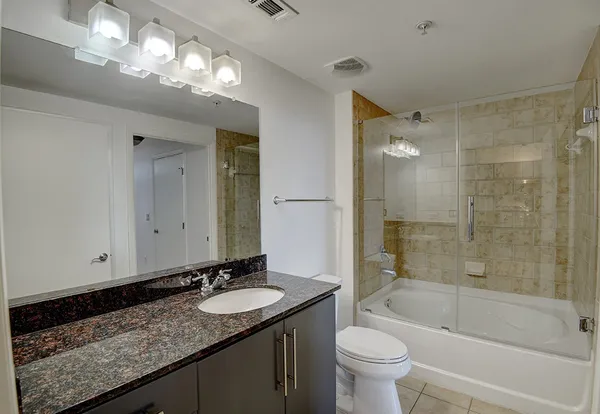 $2,175 | 54 Rainey Street, Unit 1111, Austin, TX 78701