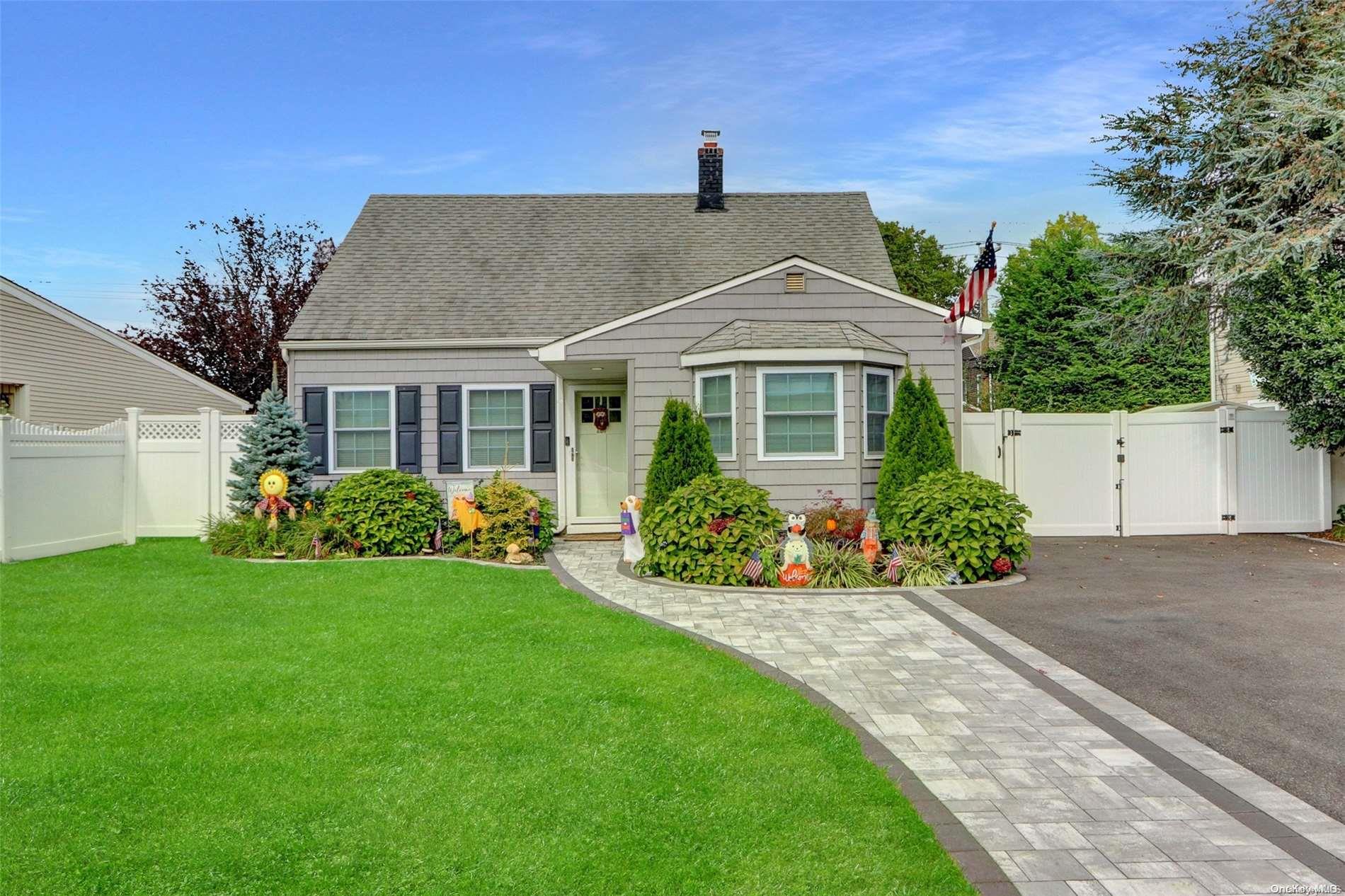 229 Old Farm Road Levittown, NY 11756 - Photo 1 of 1 Gallery Image 1