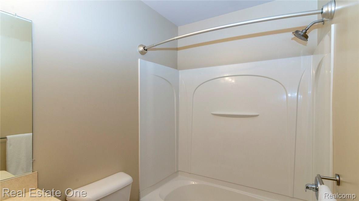 258 North Wixom Road, Unit 59 Wixom, MI 48393 - Photo 16 of 18 Main Bath 2.jpg