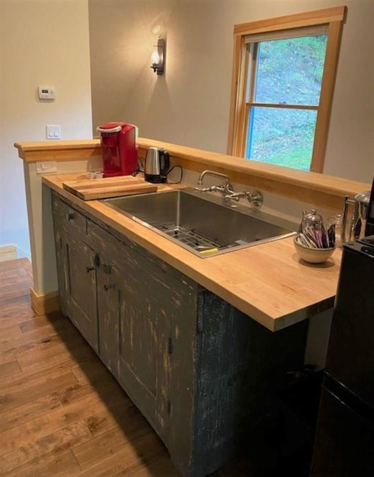 41 Stokes Way High Falls, NY 12440 - Photo 30 of 35 a bathroom with a sink and a mirror