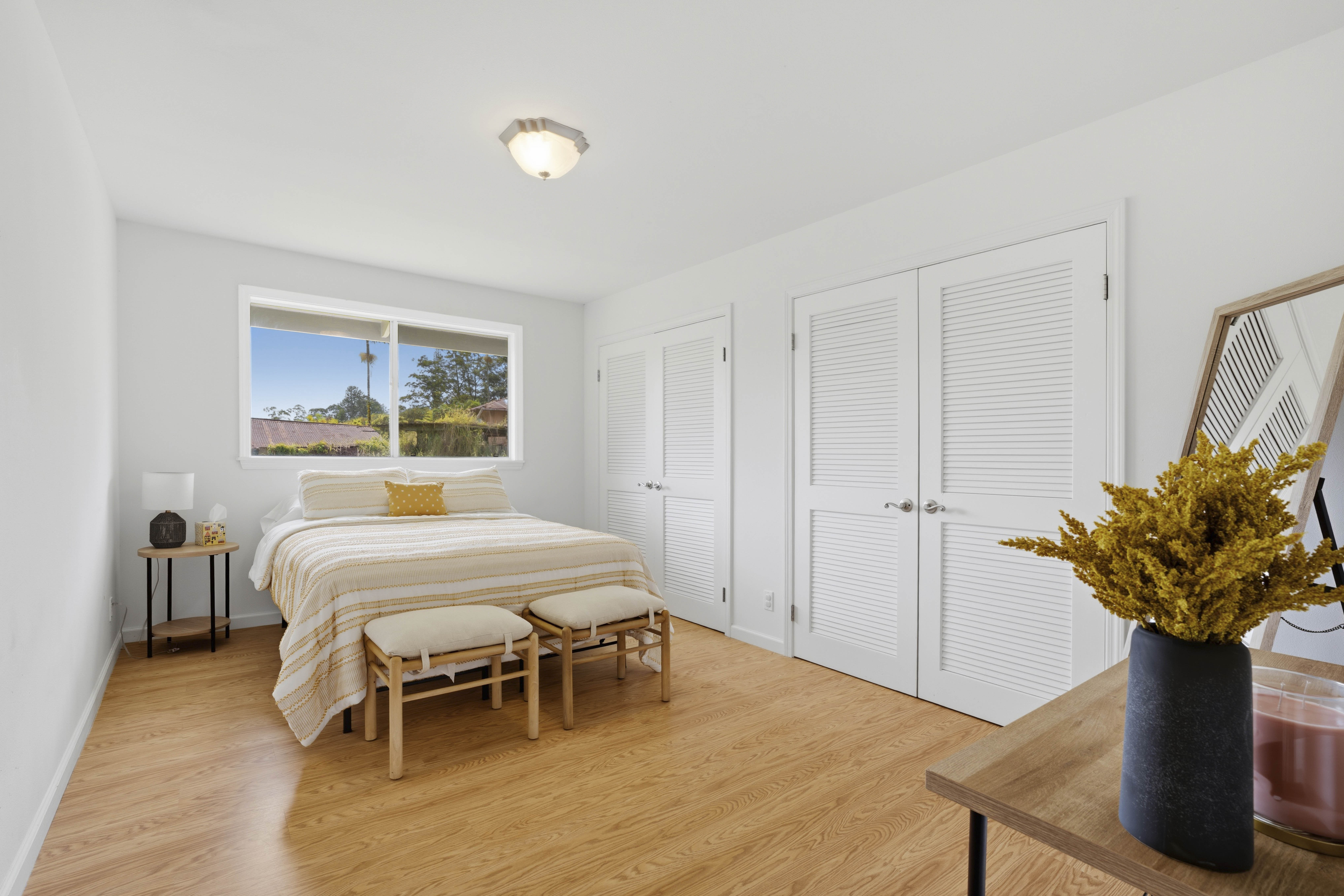 18-3970 Canney Road Mountain View, HI 96771 - Photo 16 of 30 a bedroom with a bed and a potted plant