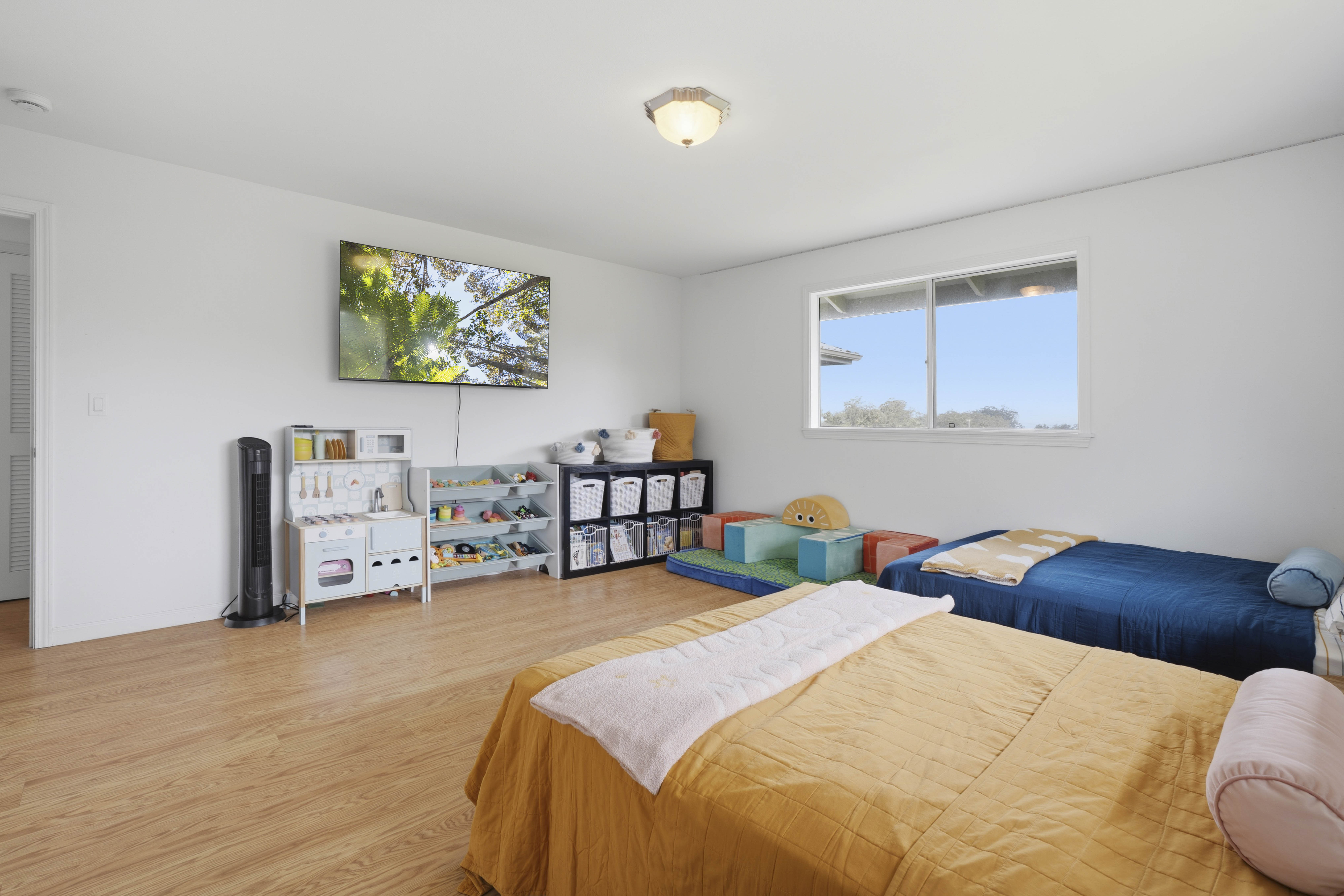 18-3970 Canney Road Mountain View, HI 96771 - Photo 18 of 30 a bedroom with bed and a bookshelf