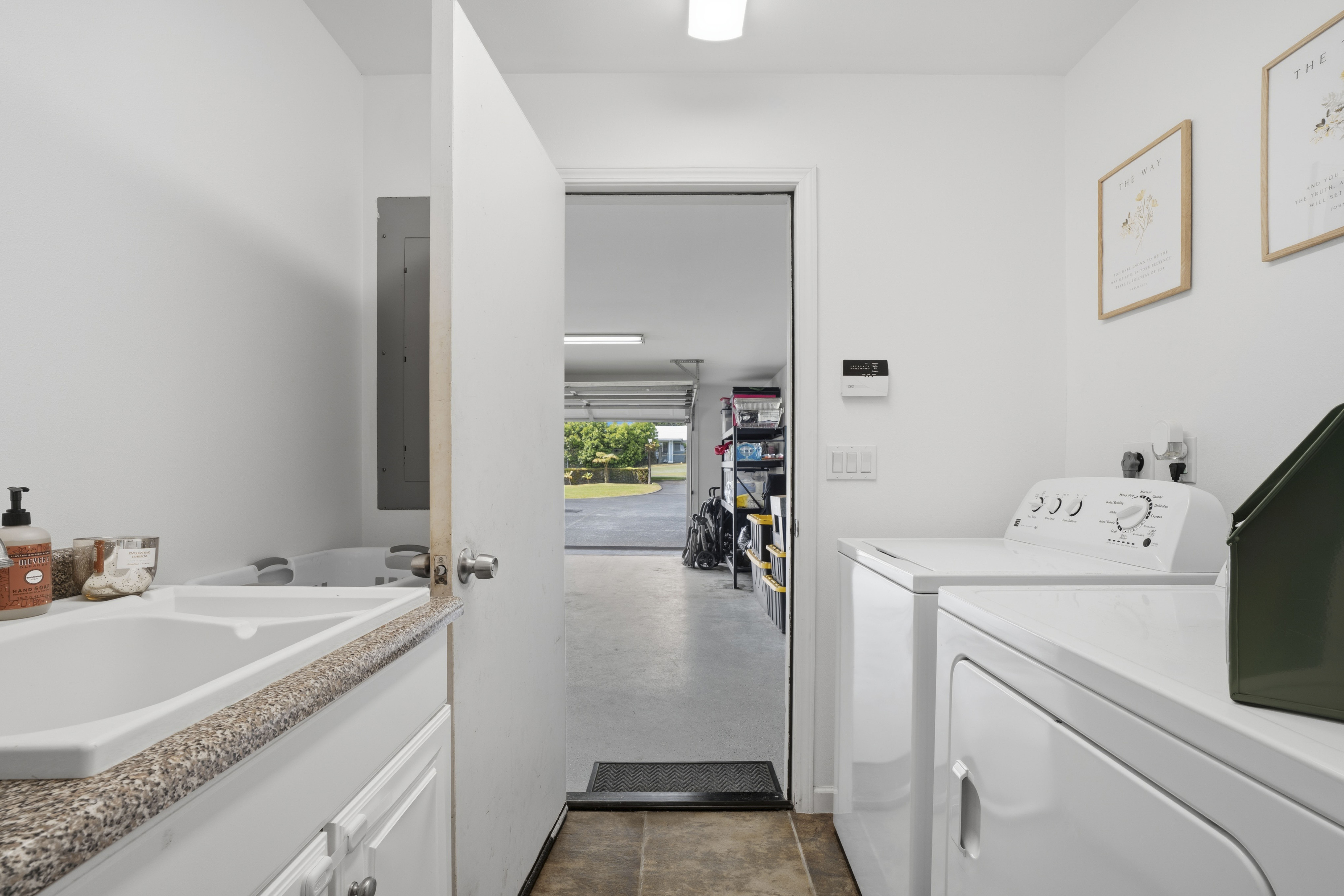 18-3970 Canney Road Mountain View, HI 96771 - Photo 23 of 30 a bathroom with a sink and mirror with bathtub