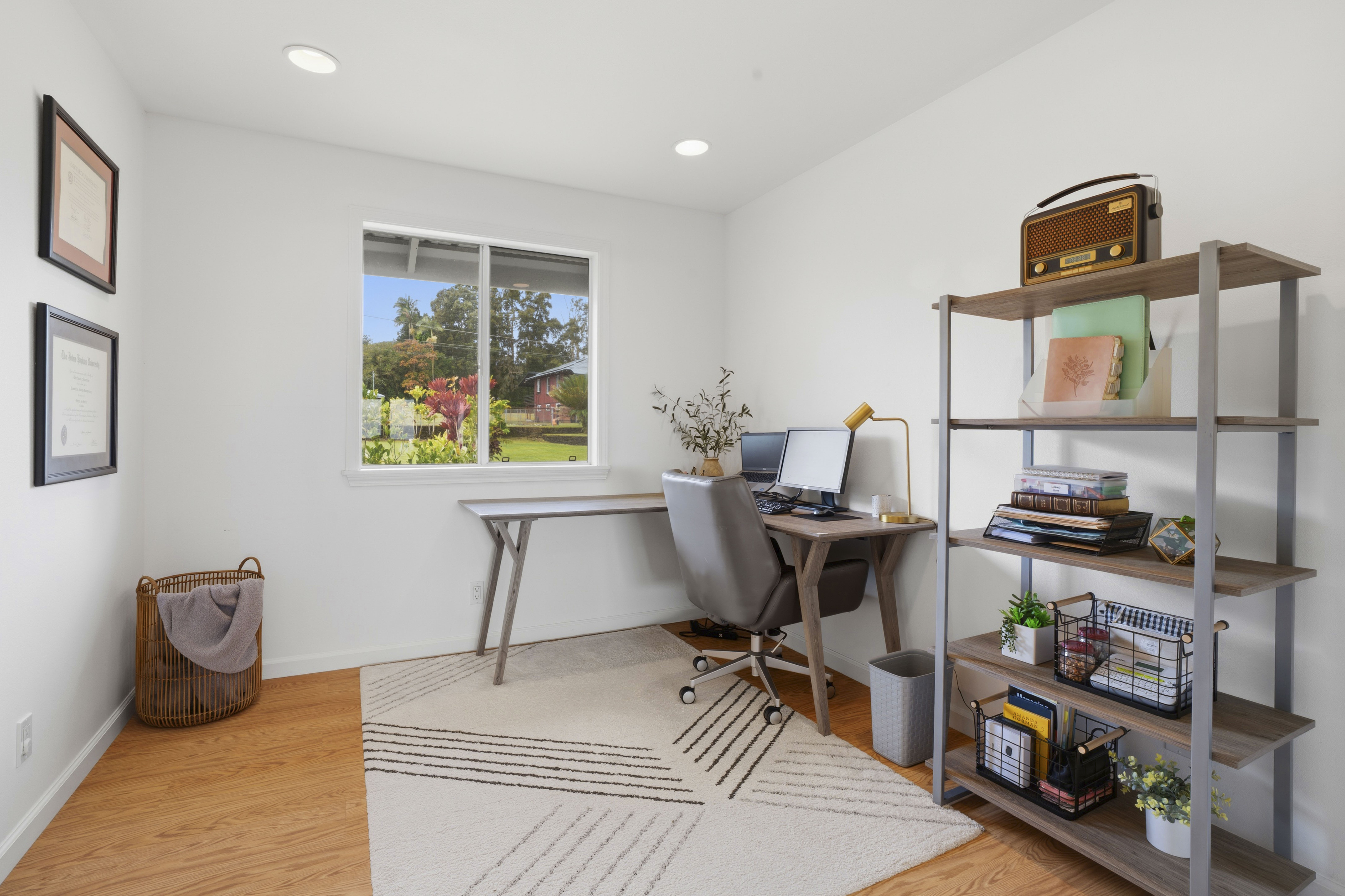 18-3970 Canney Road Mountain View, HI 96771 - Photo 8 of 30 a workspace with furniture and wooden floor