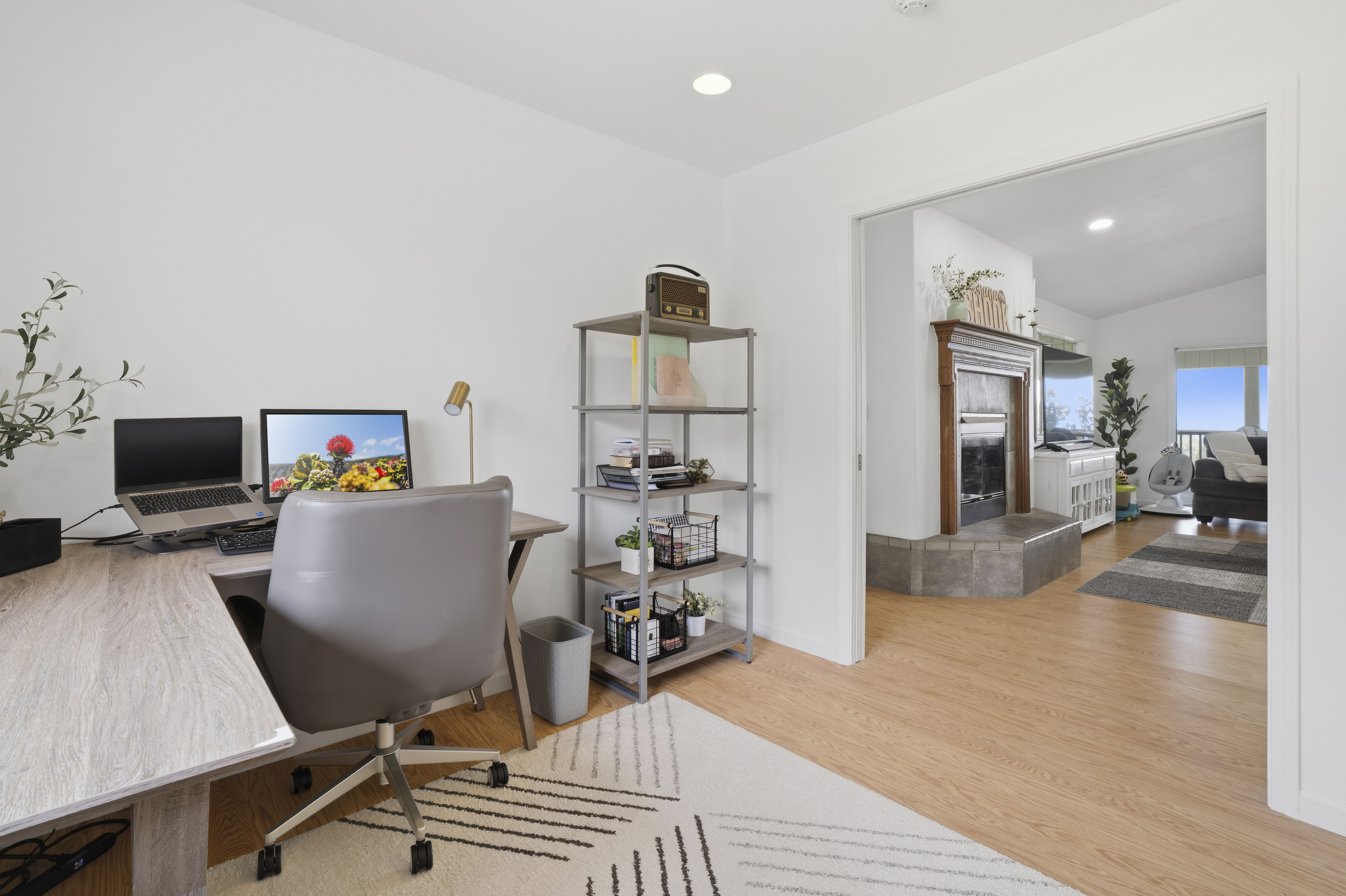 18-3970 Canney Road Mountain View, HI 96771 - Photo 9 of 30 a workspace with furniture wooden floor and a flat screen tv