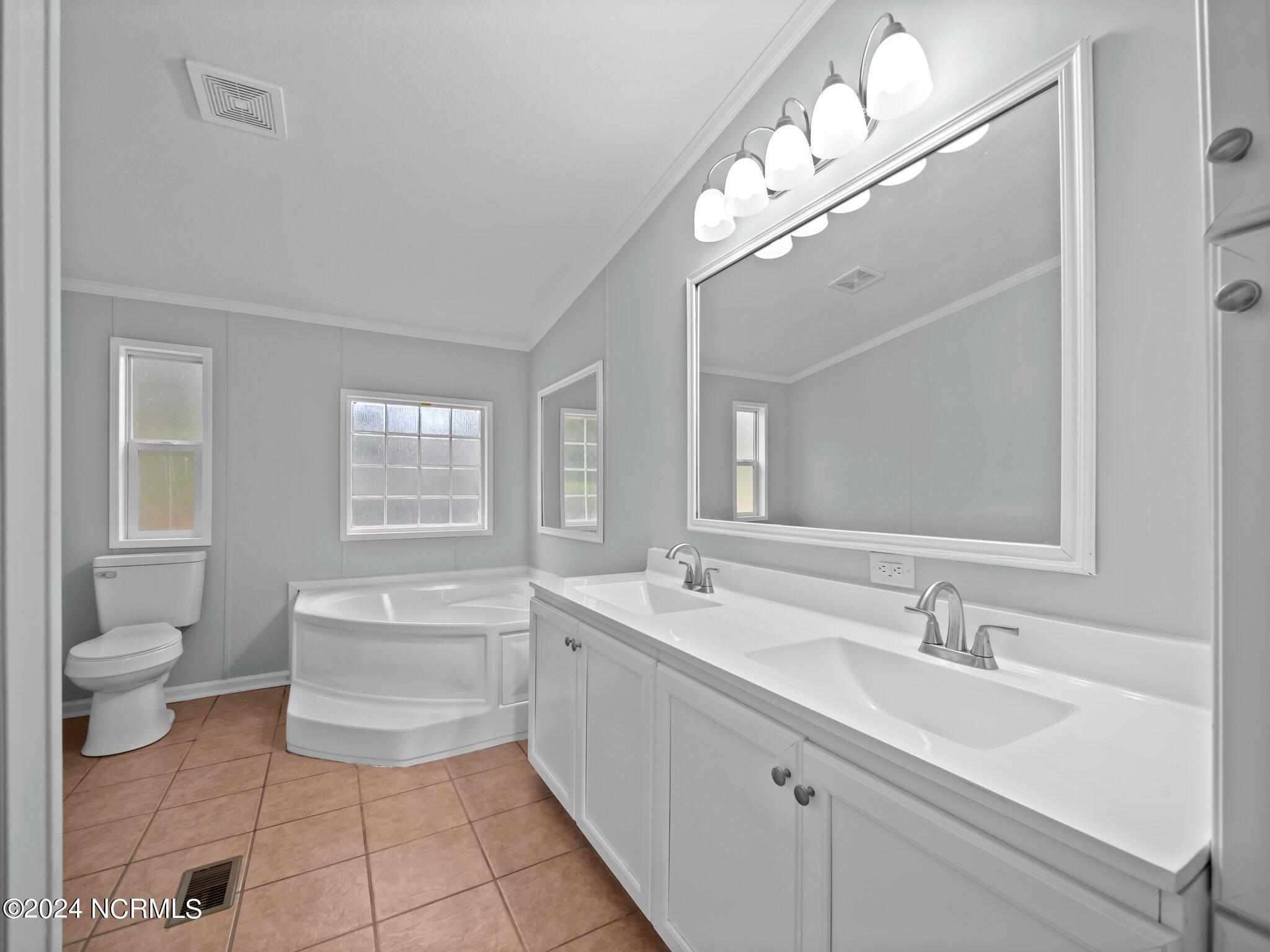 580 Haw Branch Road Richlands, NC 28574 - Photo 25 of 32 580 Haw Branch-master bath