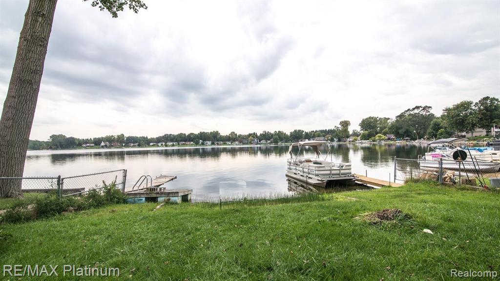 2517 Rubbins Road Howell, MI 48843 - Photo 5 of 31