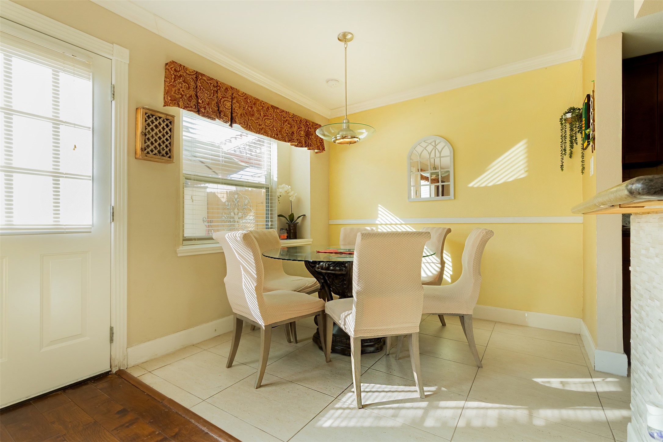 14357 Misty Meadow Lane Houston, TX 77079 - Photo 19 of 49 Breakfast area-1