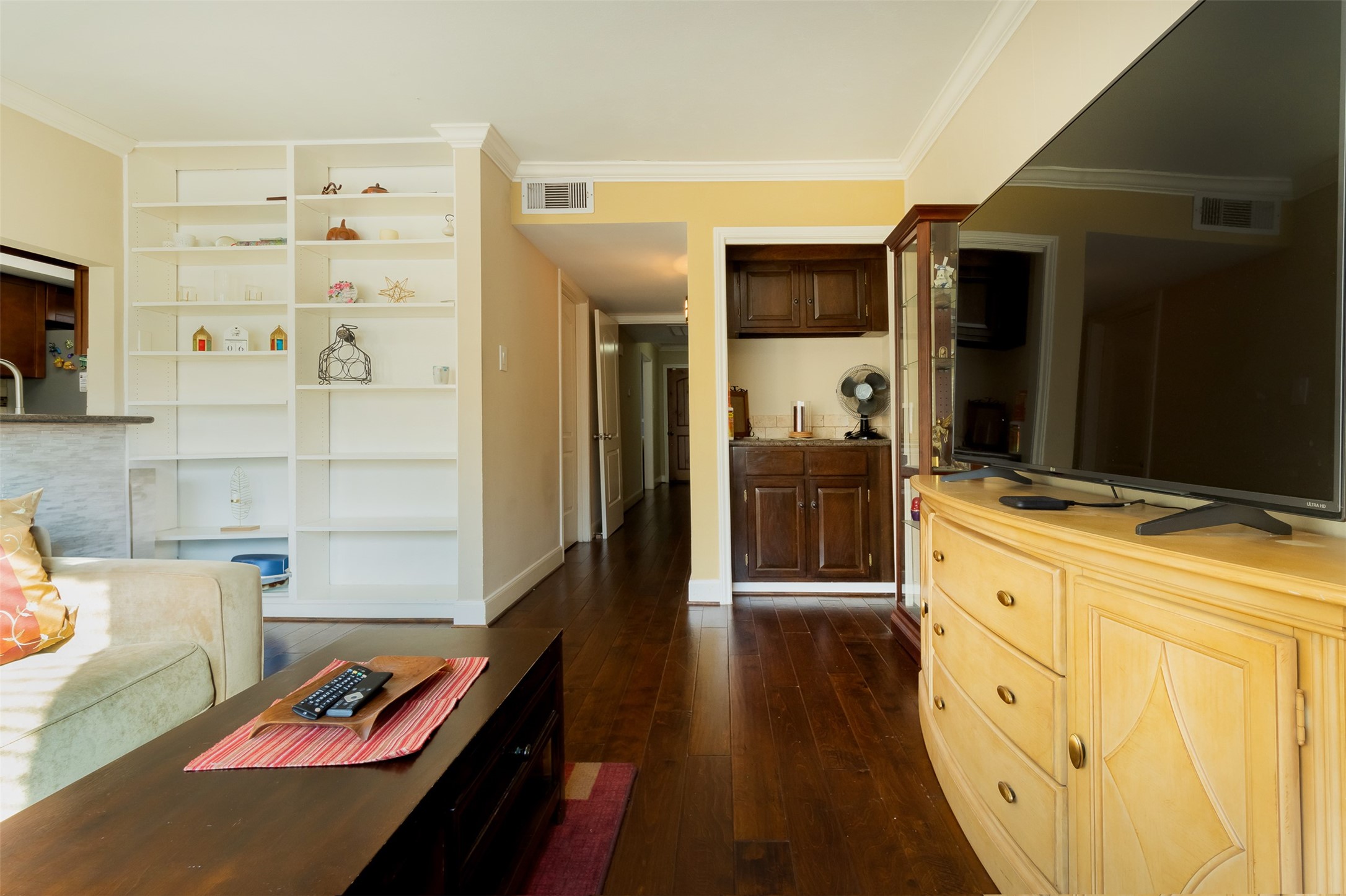 14357 Misty Meadow Lane Houston, TX 77079 - Photo 28 of 49 Family room to main door