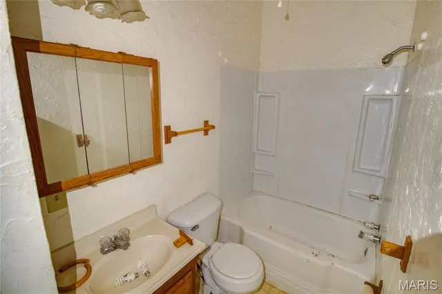 $23,500 | 302 Fletcher Street, Jerseyville, IL 62052