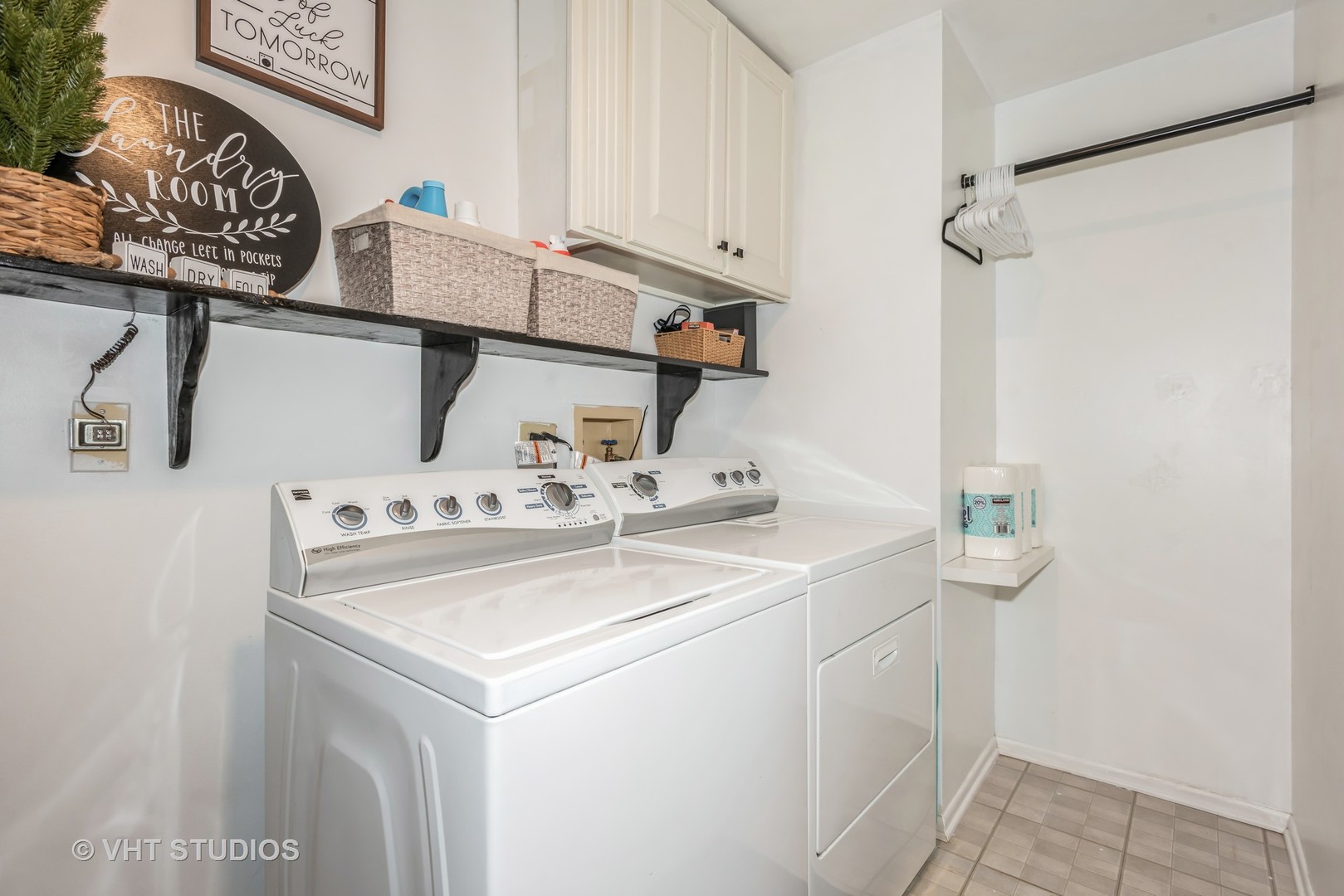 370 Ashford Circle, Unit 2 Bartlett, IL 60103 - Photo 12 of 13 a utility room with dryer and washer