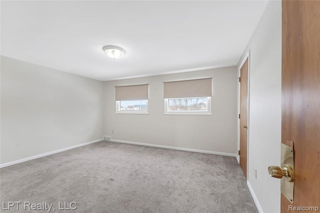 2629 West Road Trenton, MI 48183 - Photo 6 of 10