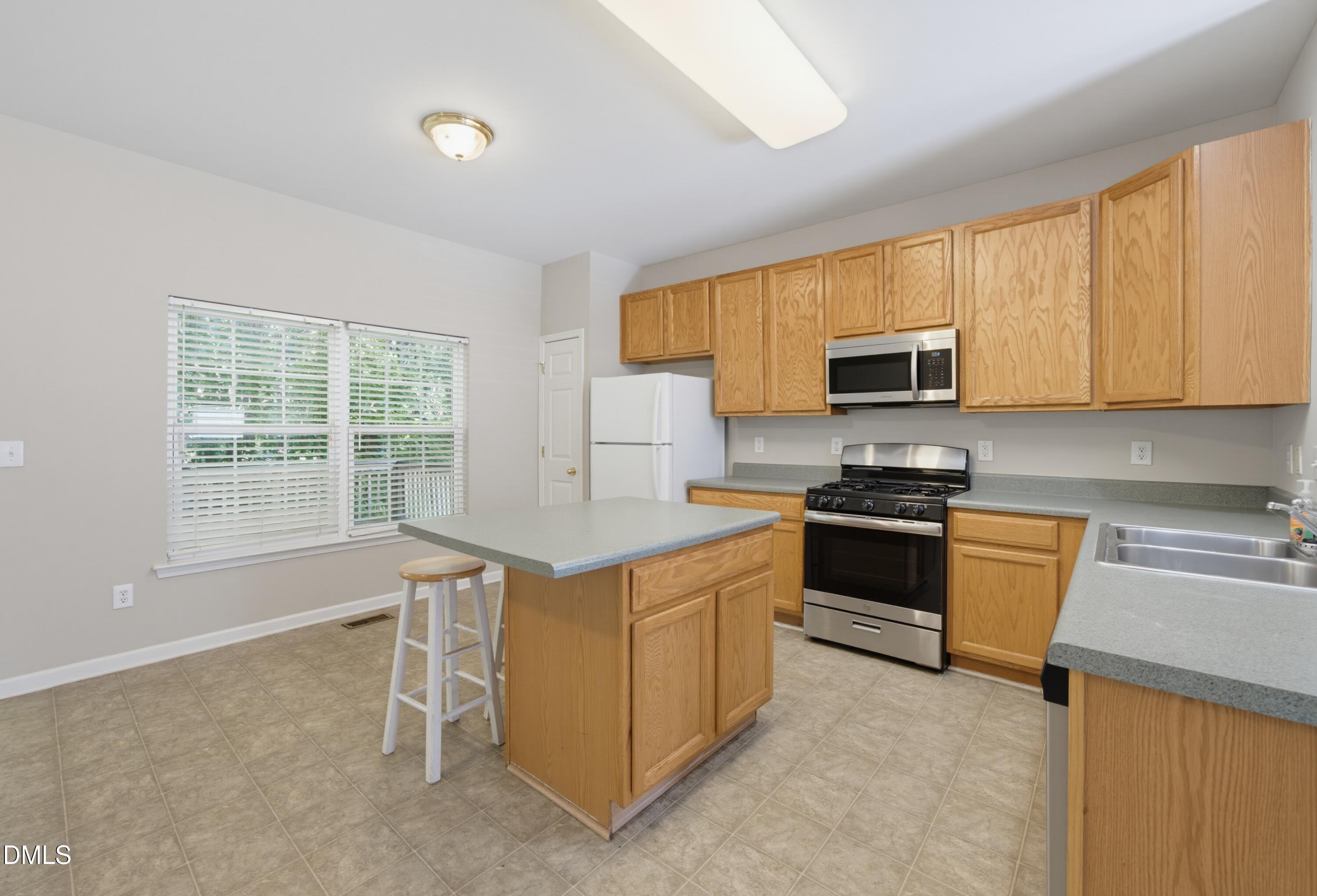 2910 Barrymore Street Raleigh, NC 27603 - Photo 10 of 46 DSC00863