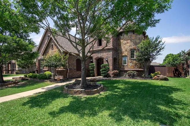 $950,000 | 7905 Hallmark Drive, North Richland Hills, TX 76182