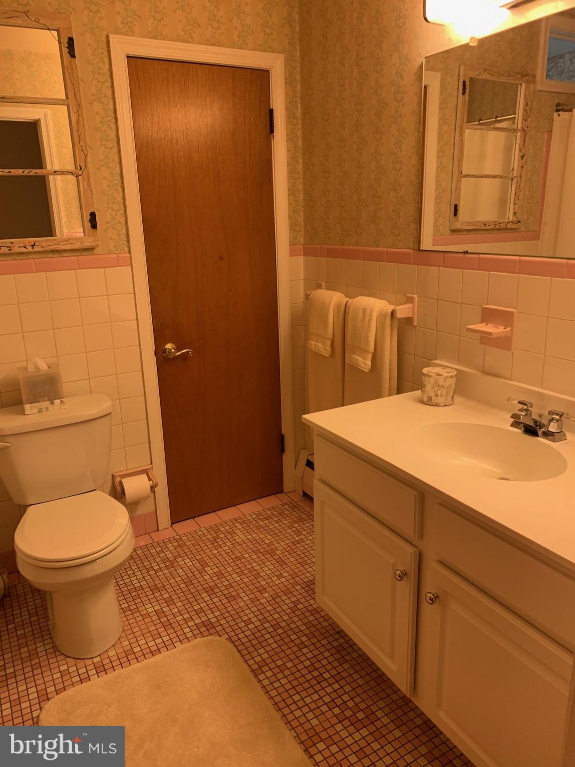 2290 Weir Road Aston, PA 19014 - Photo 20 of 35 Hall Bath