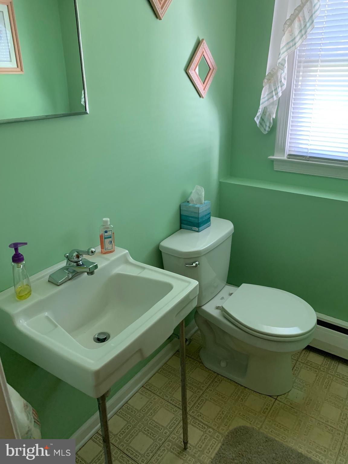 2290 Weir Road Aston, PA 19014 - Photo 33 of 35 Powder Room