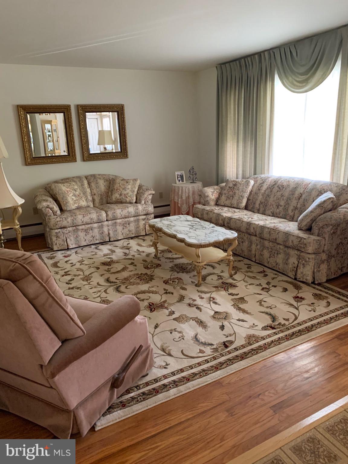 2290 Weir Road Aston, PA 19014 - Photo 6 of 35 Living Room