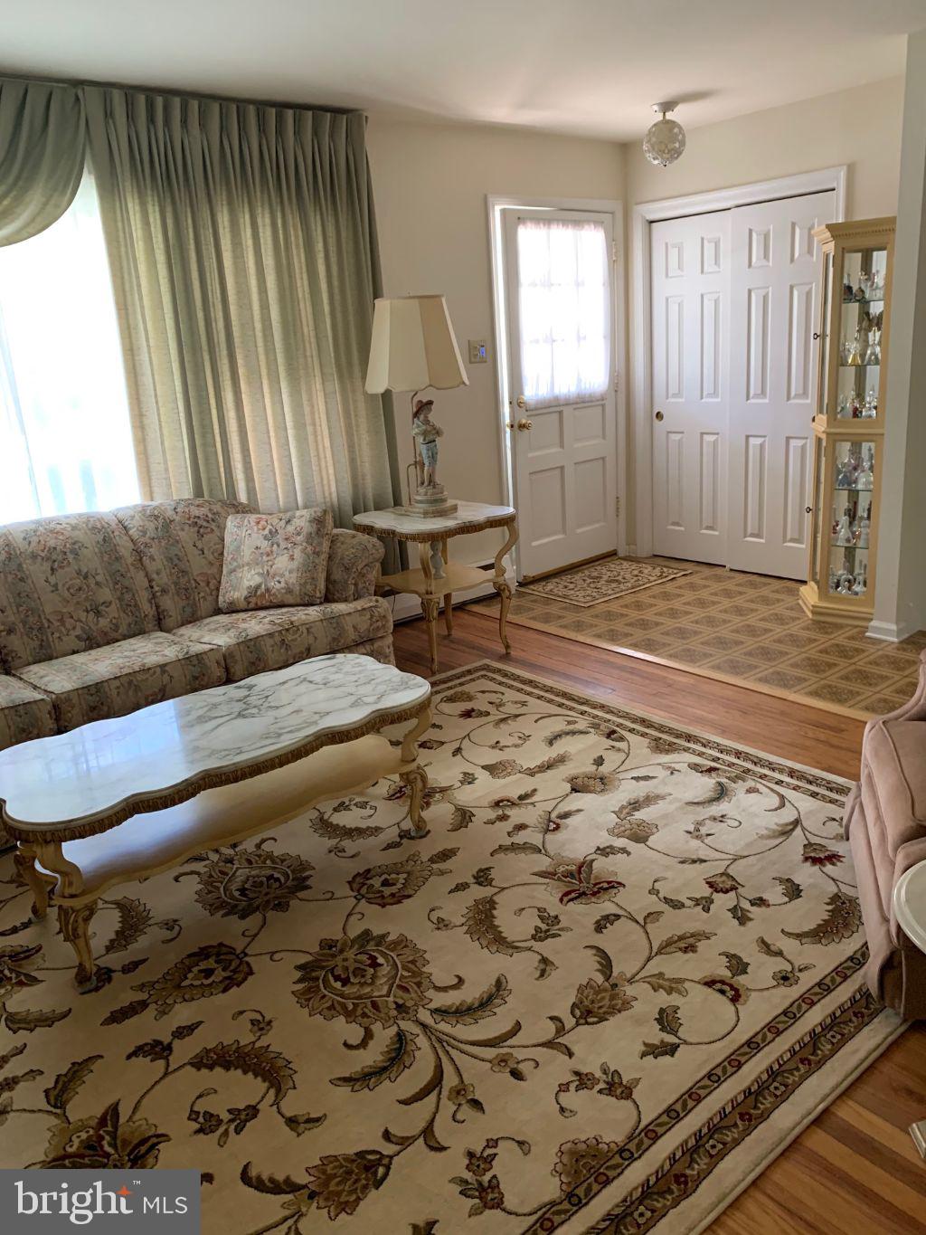 2290 Weir Road Aston, PA 19014 - Photo 7 of 35 Living Room
