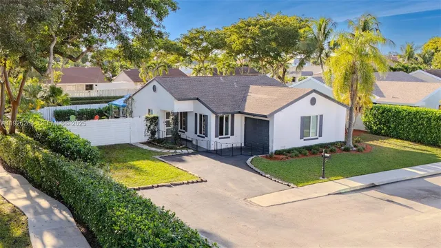$649,000 | 13950 Oaklawn Place, Davie, FL 33325