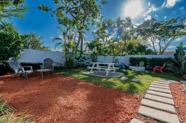 $649,000 | 13950 Oaklawn Place, Davie, FL 33325