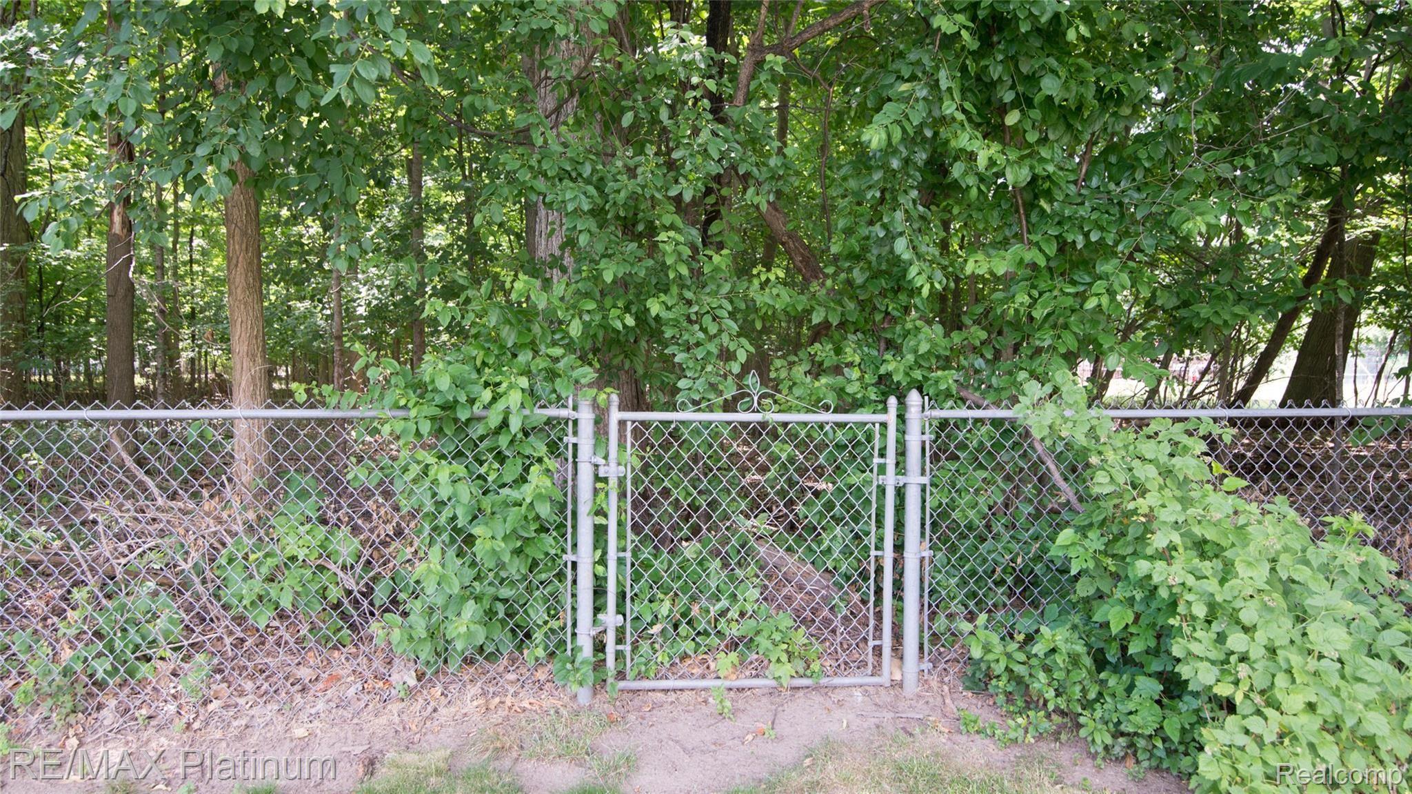 18571 Gill Road Livonia, MI 48152 - Photo 43 of 48 006_19.jpg