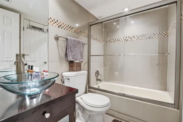 $1,800 | 7401 Northwest 16th Street, Unit 307, Plantation, FL 33313