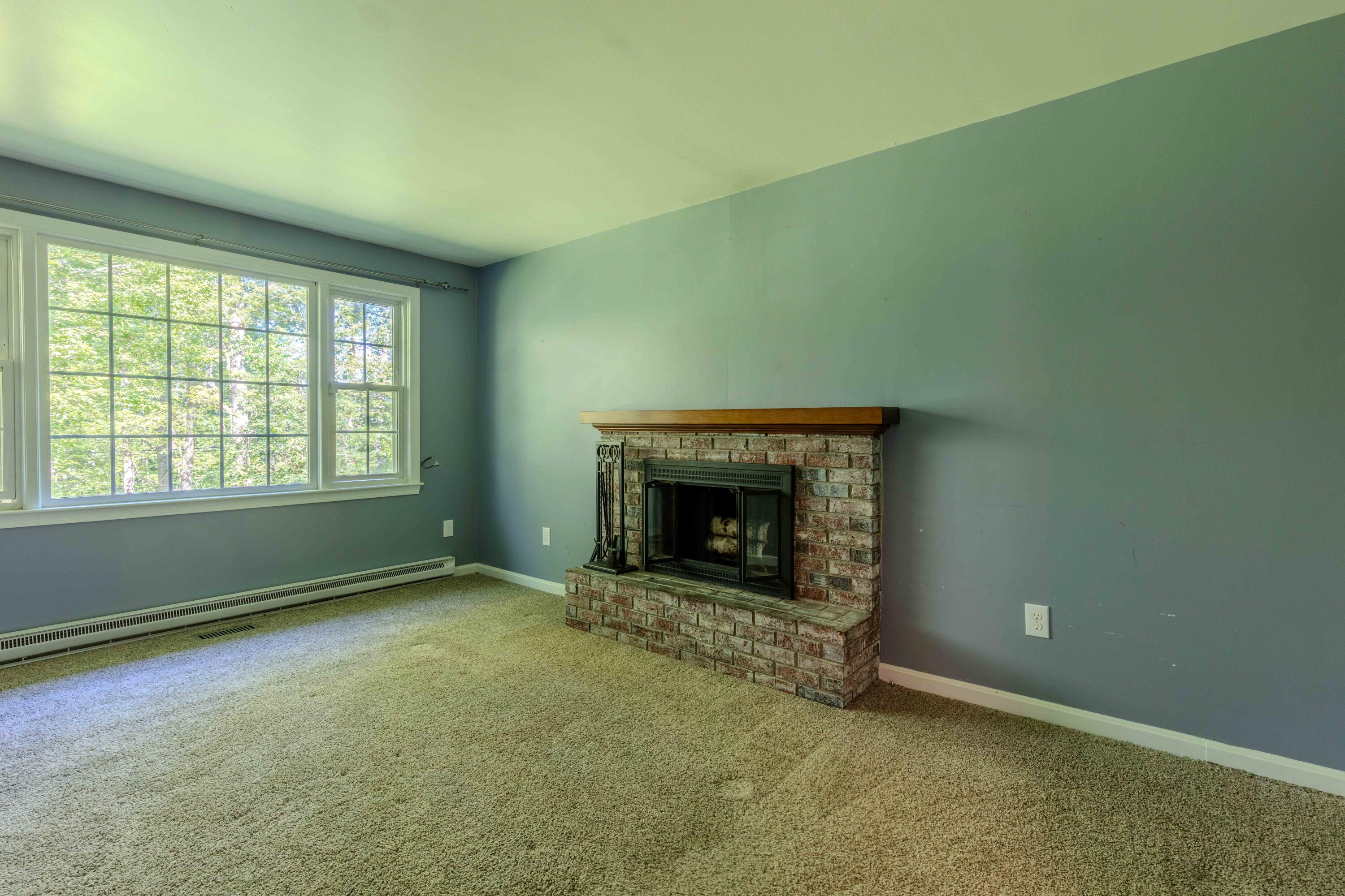 188 Boothbay Road Edgecomb, ME 04556 - Photo 15 of 38 188-Boothbay-Rd-Edgecomb-Empty-LR-17