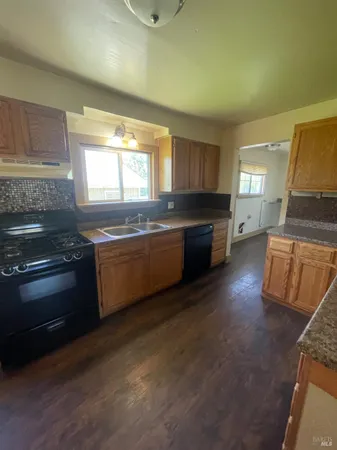 $1,100,000 | 3640 Gravenstein Highway South, Sebastopol, CA 95472